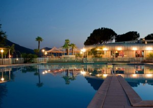 Beach Hotel Eurovil with Swimming Pool in Predore 